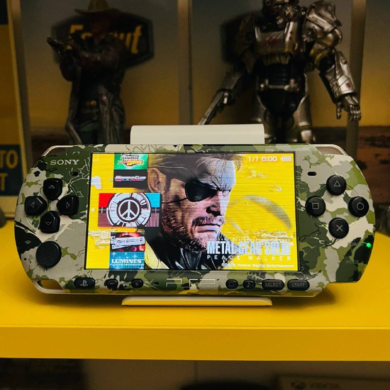 PSP 3000 Metal Gear Solid Peace Walker Edition 2