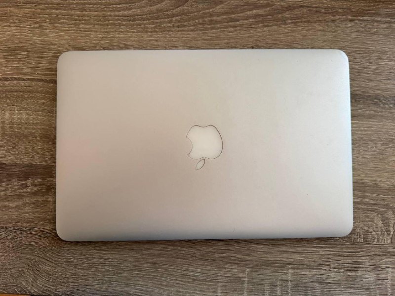 MacBook Air 11-inch Early 2015 Intel Core i5 4GB
