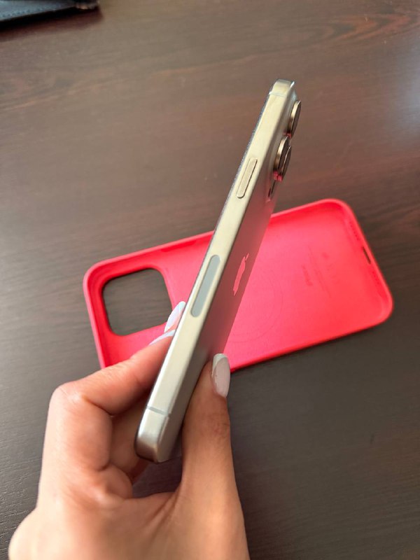 iPhone 15 Pro Max 4