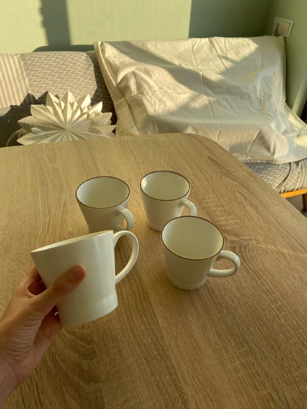 Набор чашек и тарелок