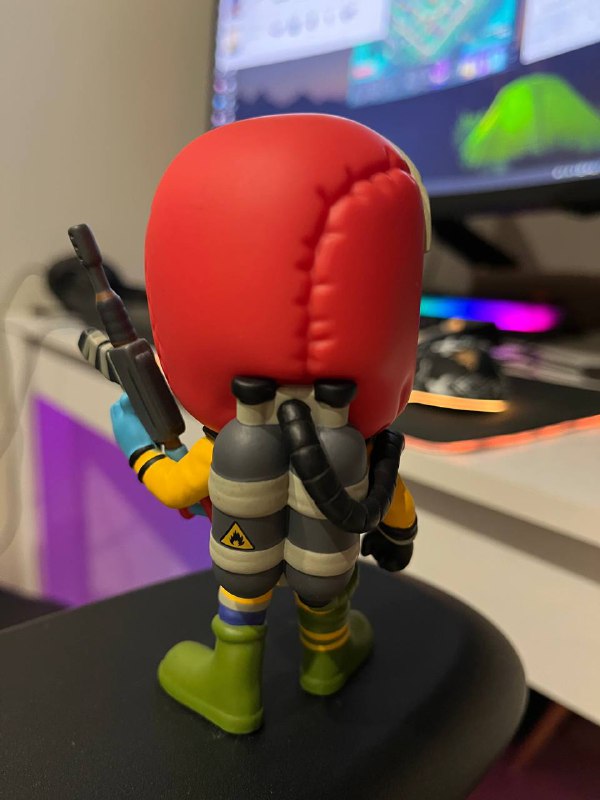 Игрушка Youtooz RUST Hazmat vinyl figure 2