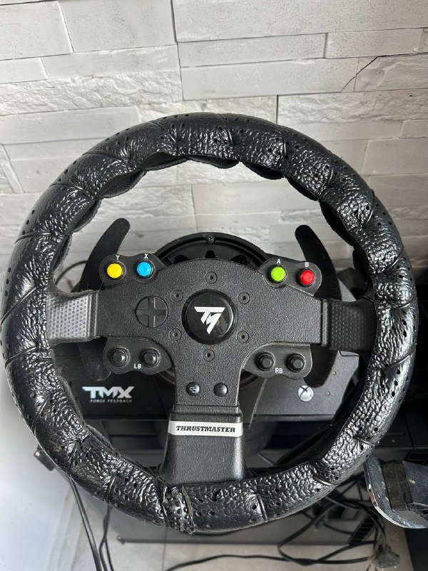 Игровой руль Thrustmaster TMX PRO с педалями