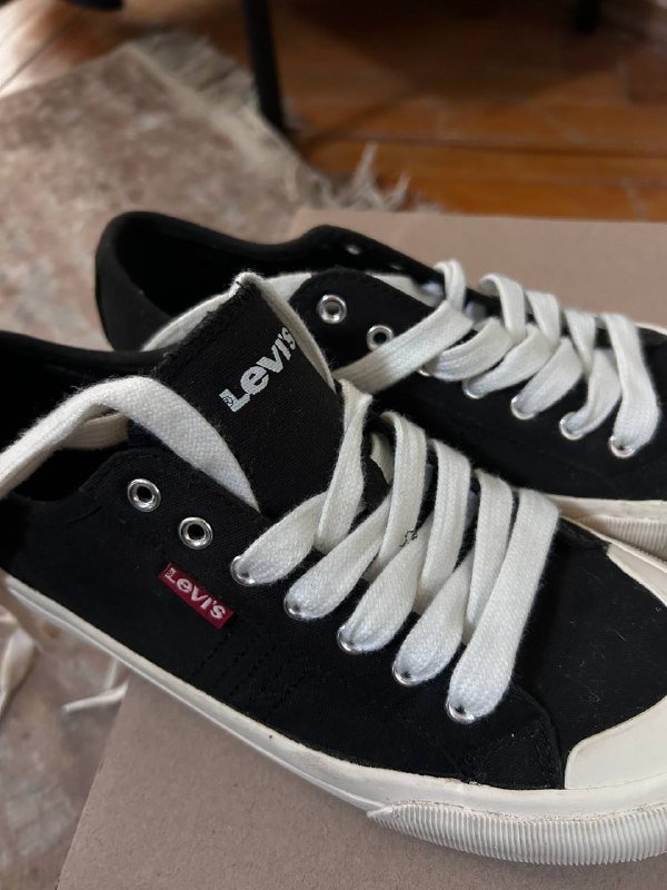 Кожаная женская куртка, Кеды Levi’s, Юбка S 5