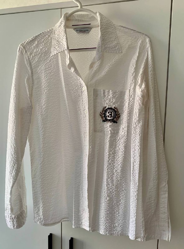 Кроссовки Oysho, сумка Tommy Hilfiger, рубашка USPA, платья USPA, Levi’s, Zara, костюм Zara, халат, дождевик, сумка-шоппер, куртка для собаки, небулайзер 3