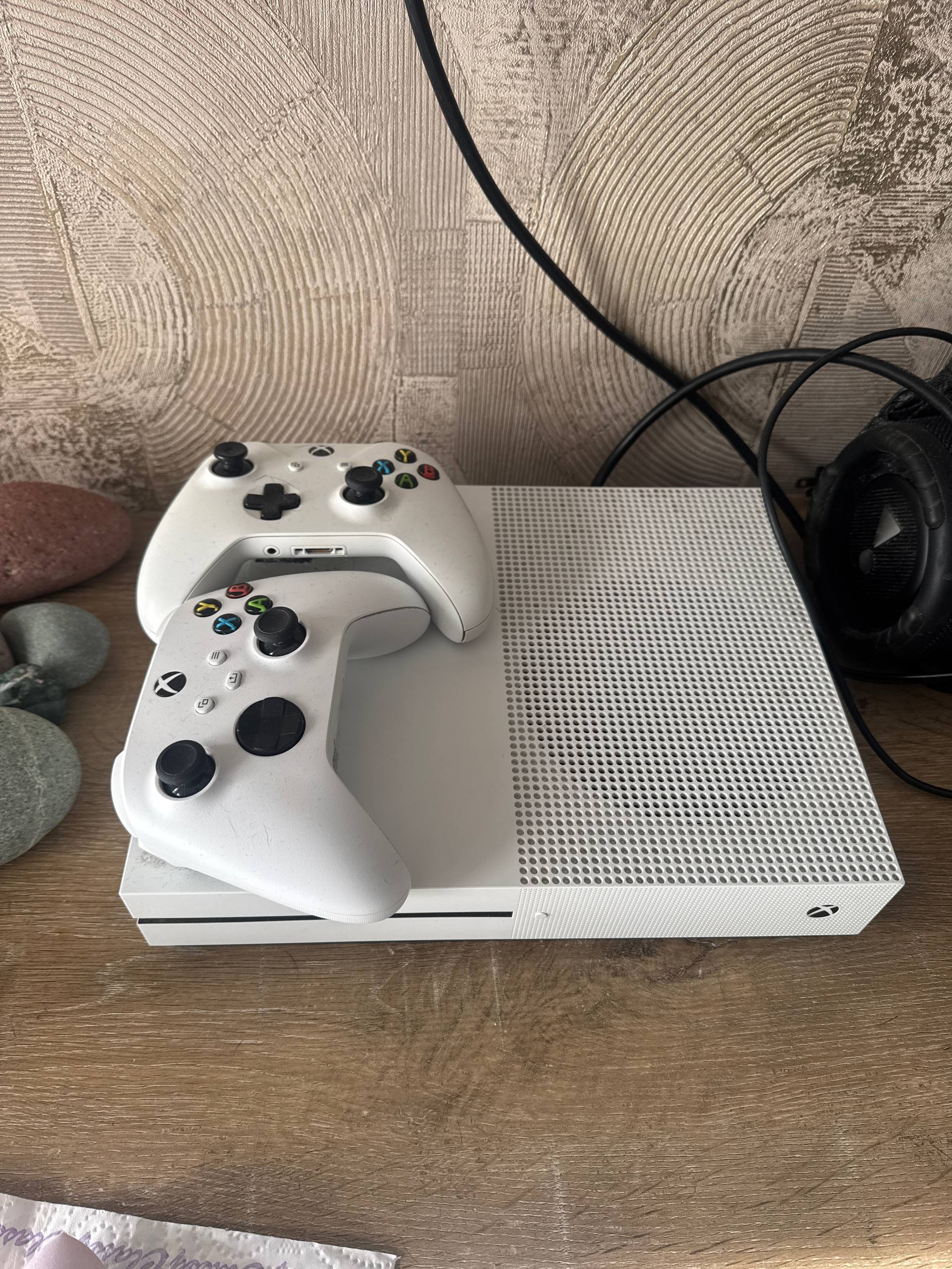 Приставка с двумя джойстиками 512 гигов