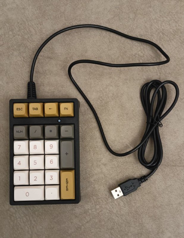 Механическая клавиатура с цифрами и подсветкой