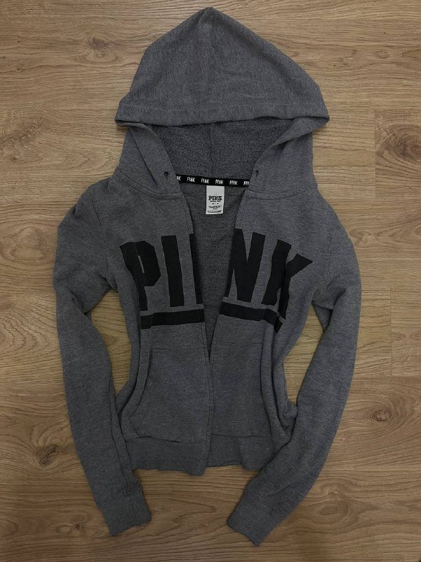 зипка Hollister, свитер винтажный, оверсайз куртка, свитер с открытой спиной, топ Thrasher, штаны Victoria’s Secret, джинсы Miss Sixty, винтажные джинсы, топ Morgan 4