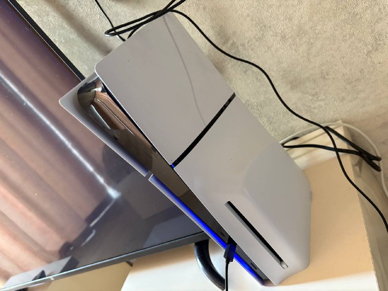 Почти новая PS5 полный комплект на гарантии с чеком