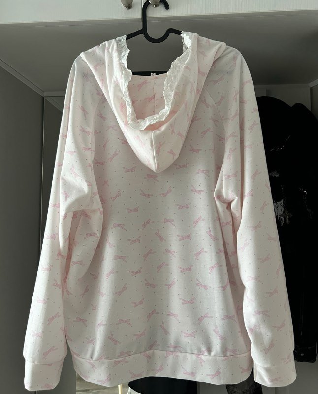 светлая кофта, сумка мягкая, чёрные гетры, пояс винтаж 2