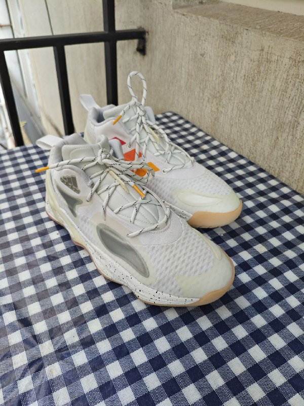 Кроссовки Adidas Mens Exhibit A GX3438 белые новые