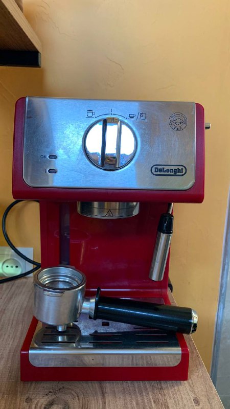 Кофемашина рожковая DeLonghi ECP33.21.R с мельницей и аксессуарами