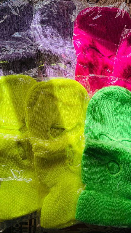 Вязаные маски балаклавы разные цвета