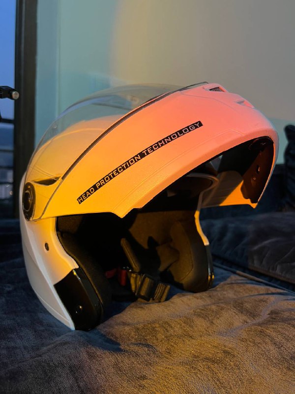 Два мотоциклетных шлема IXS 300 и STUDDS Ninja Elite 4