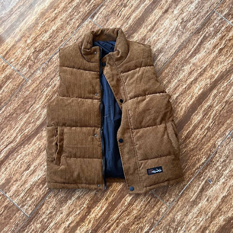 Вельветовый жилет, джинсы, джинсовые шорты, футболки Diesel и Redbull