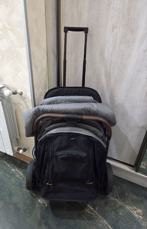 Прогулочная коляска с подстаканником и подарком 4