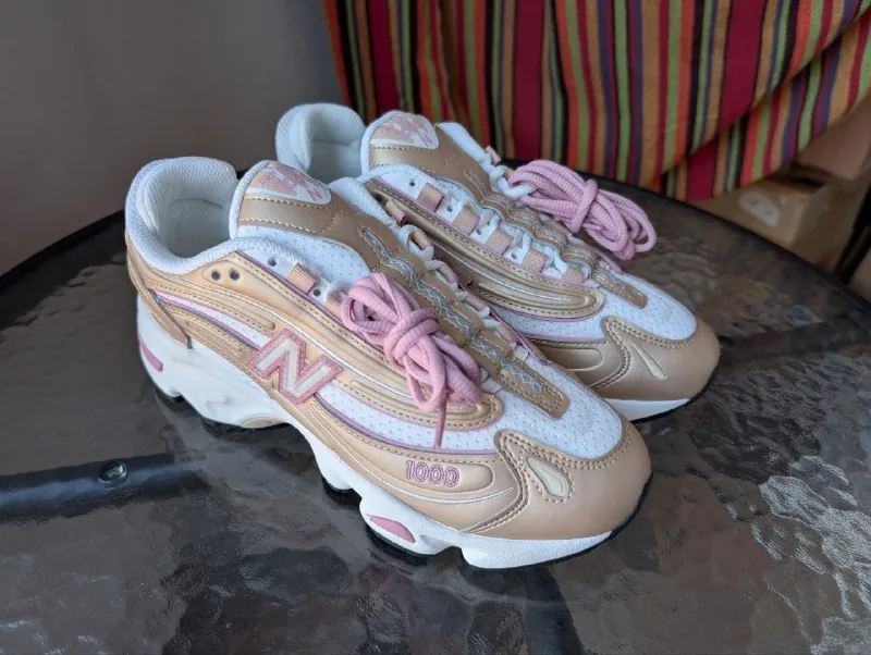 Женские кроссовки New Balance 1000 1