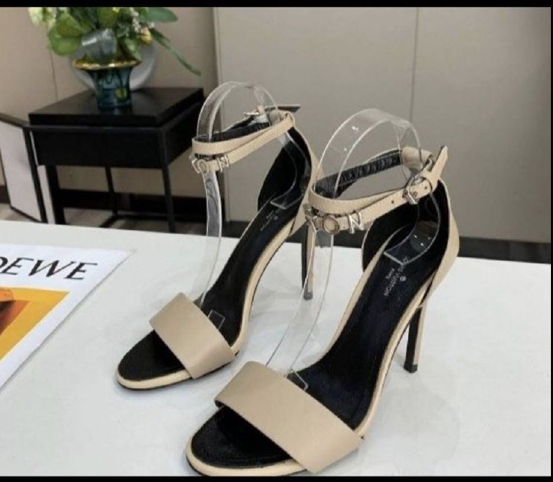 Абсолютно новые женские босоножки Louis Vuitton