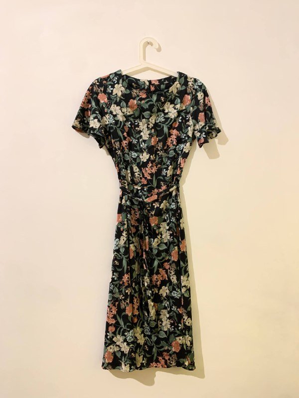 Платье в цветочек с поясом Zolla размер S миди