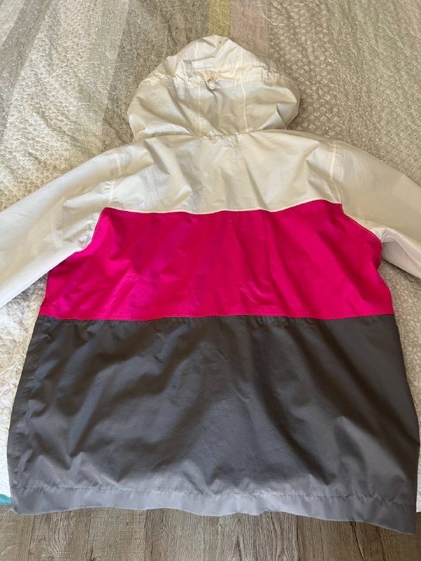 Лёгкая куртка-ветровка размер М 4