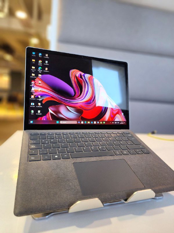 Microsoft Surface Laptop 4 13.5 Ryzen 5 8GB RAM 256GB SSD 2