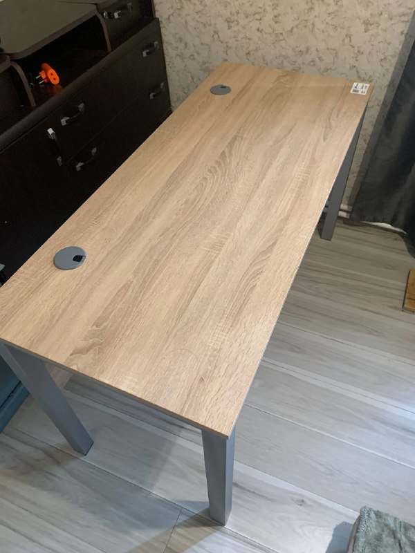 Стол кофейный, диван, офисный стол, фитолампа 6