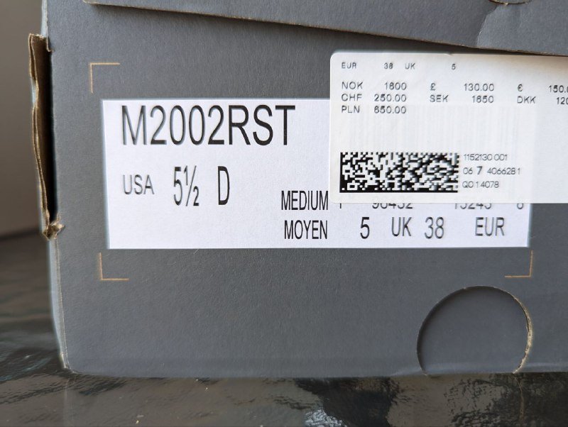 Женские кроссовки New Balance 2002 6