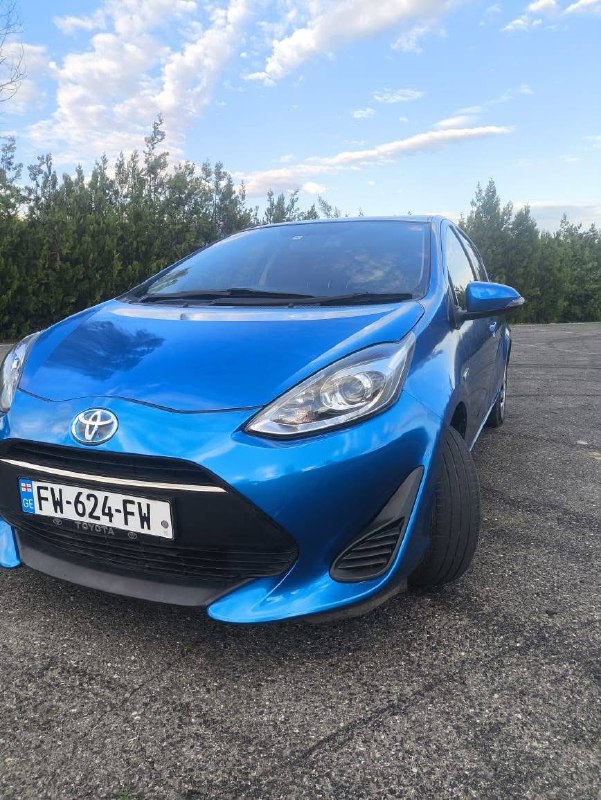 Toyota Aqua 2018 гибрид 1