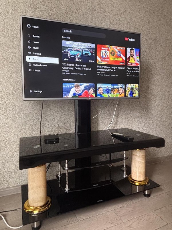 Телевизор LG 42LB5820 с подставкой и подсветкой