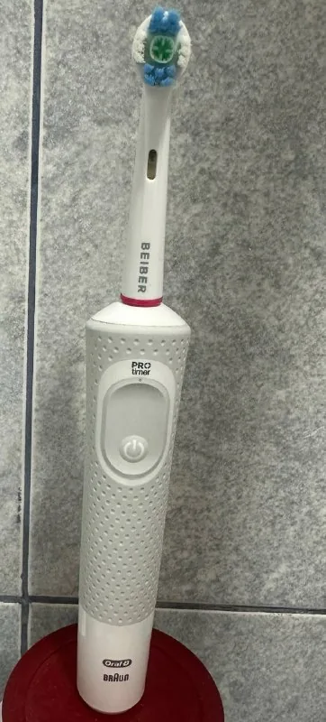 Электронная зубная щетка Oral B 1