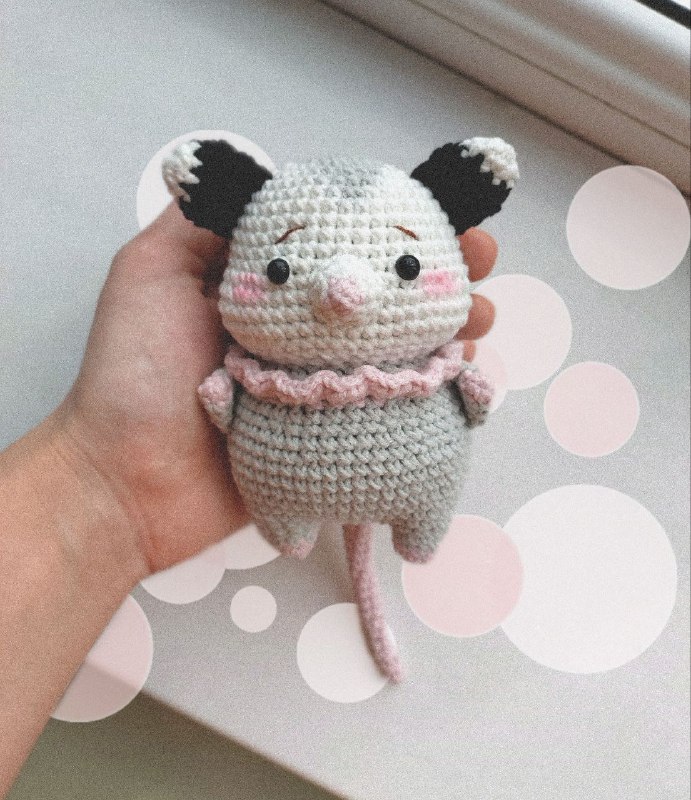 Вязаная игрушка опоссум