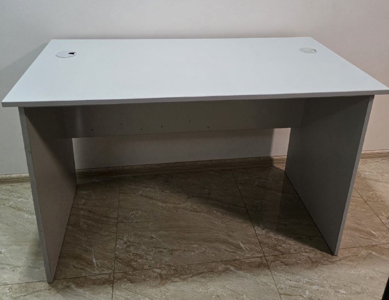 Офисный стол серого цвета 2