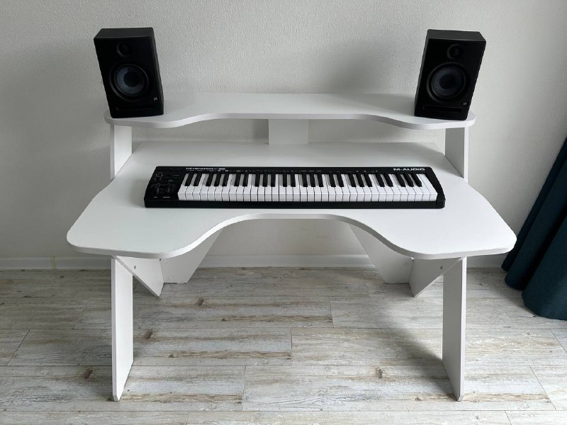 Студийный комплект: стол, мониторы, midi-клавиатура 2