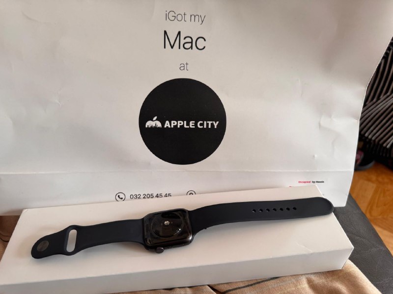 Apple Watch SE Series, Space Grey, Brand New, Extra Band 4