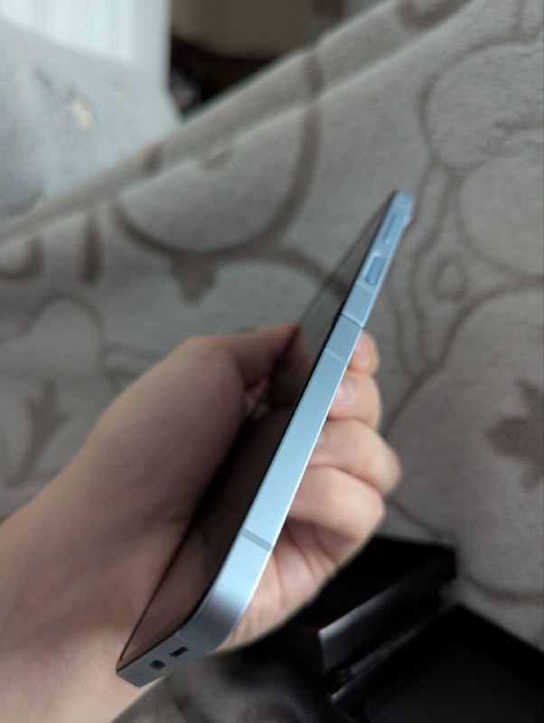 Телефон Samsung z flip 6 с двумя чехлами 4