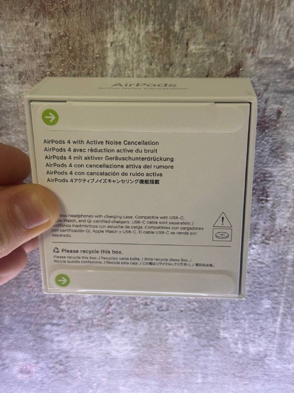 Apple AirPods 4 с активным шумоподавлением новые