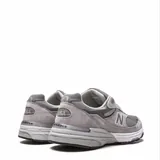 Свитер Colin’s, кроссовки New Balance 993 2