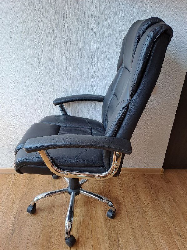 компьютерное кресло, слайсер, банки с краниками 3