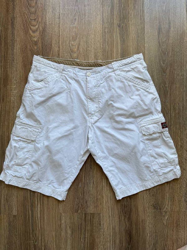 Шорты Napapijri, футболки Mammut, Carhartt WIP, Ellesse, Поло Barbour, Кепка Nike, штаны Fjällräven, Berghaus, мессенджер Eastpak 1