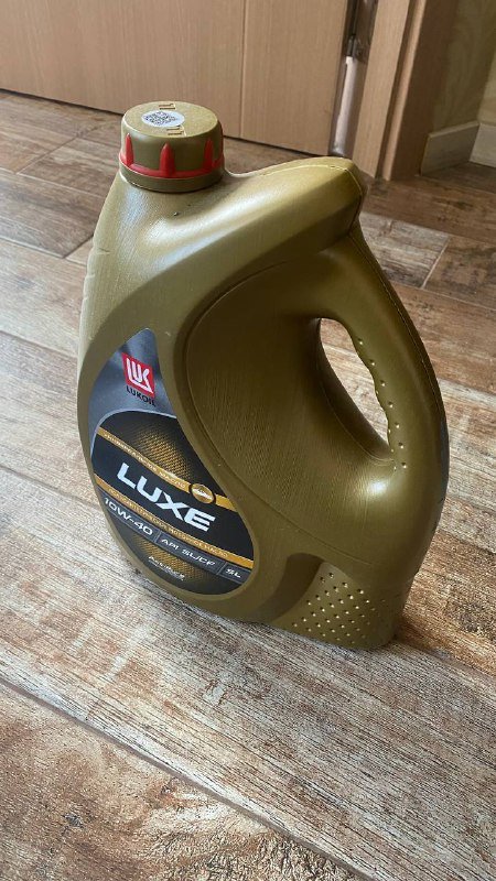 Масло моторное полусинтетика 10w40 5 литров с подарком 2 литра 1