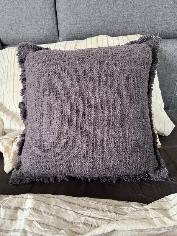 Декоративные подушки серые и коричневая