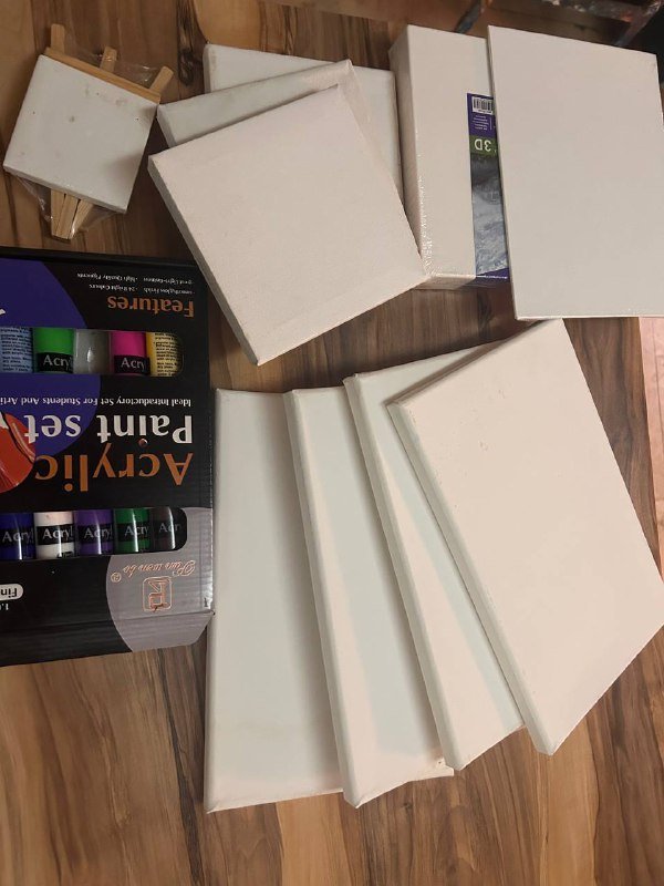 Холсты новые, краски в подарок