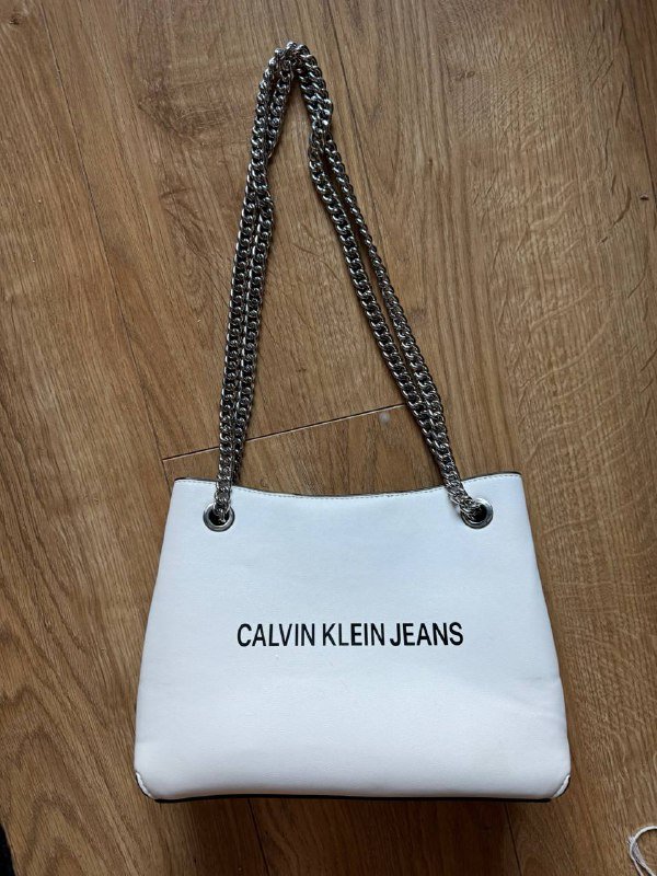 Самокат Oxelo Town 7, сумка Calvin Klein, рубашка Tommy Hilfiger, джинсы Roku, ваза JYSK 3