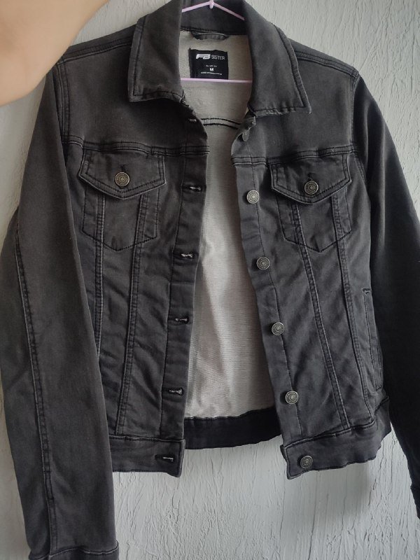 Джинсовые куртки графитовая и голубая
