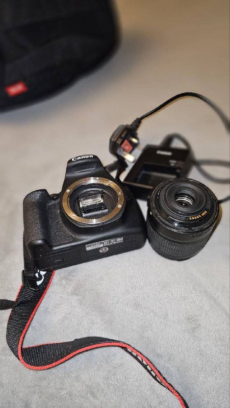 Canon EOS 1200D камера и объектив Canon 75-300mm 7