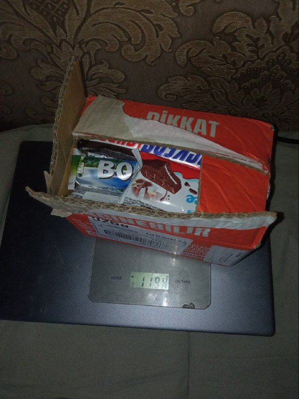 Коробка разных батончиков известных и вкусных