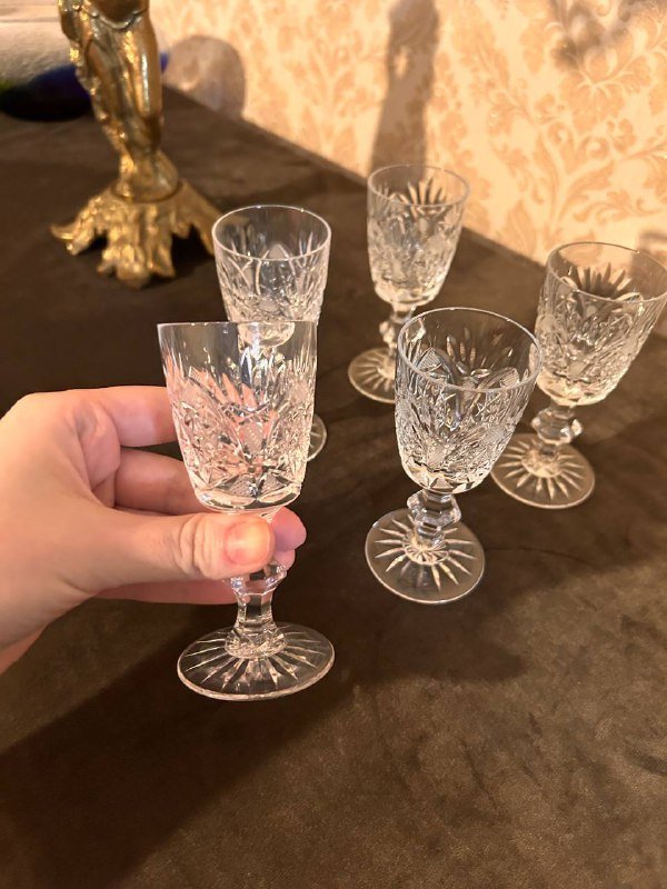 Новый чайный сервиз GDR Inglasur, набор тарелок Constance Thun, люстры Preciosa, хрустальные рюмки 8