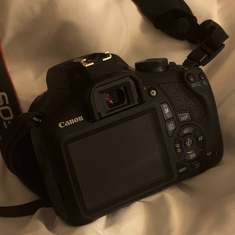 Canon EOS 2000D камера с аксессуарами 3
