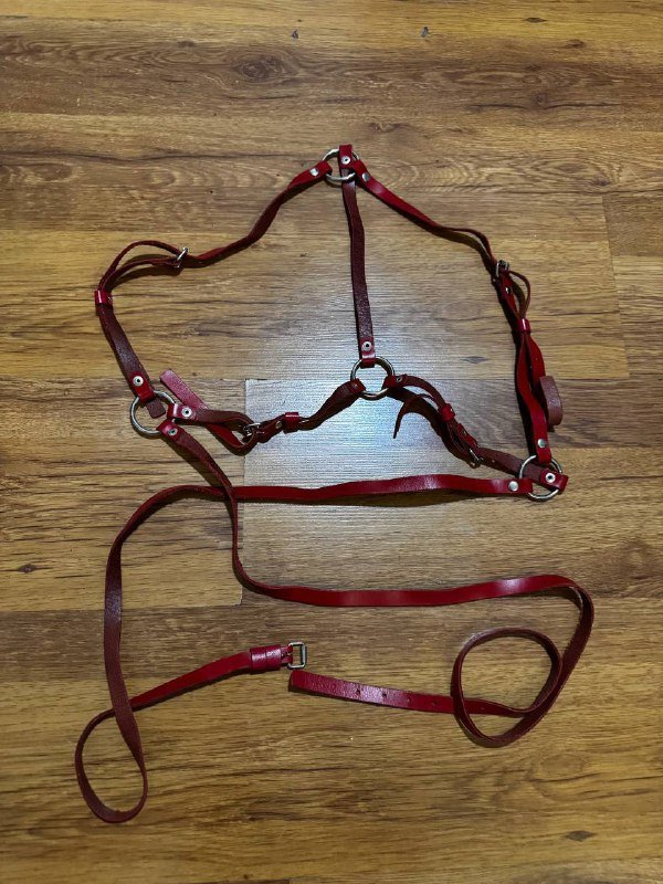 Черное платье, белый топ, дубленка, платья, куртка, комбинезон, кеды, портупея 10