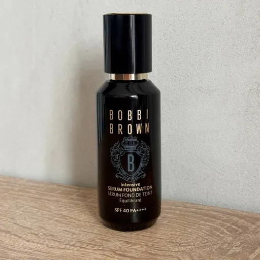 Bobbi Brown Intensive Serum Foundation ტონალური კრემი-სერუმი