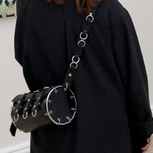 Модная кожаная сумка от грузинского брэнда